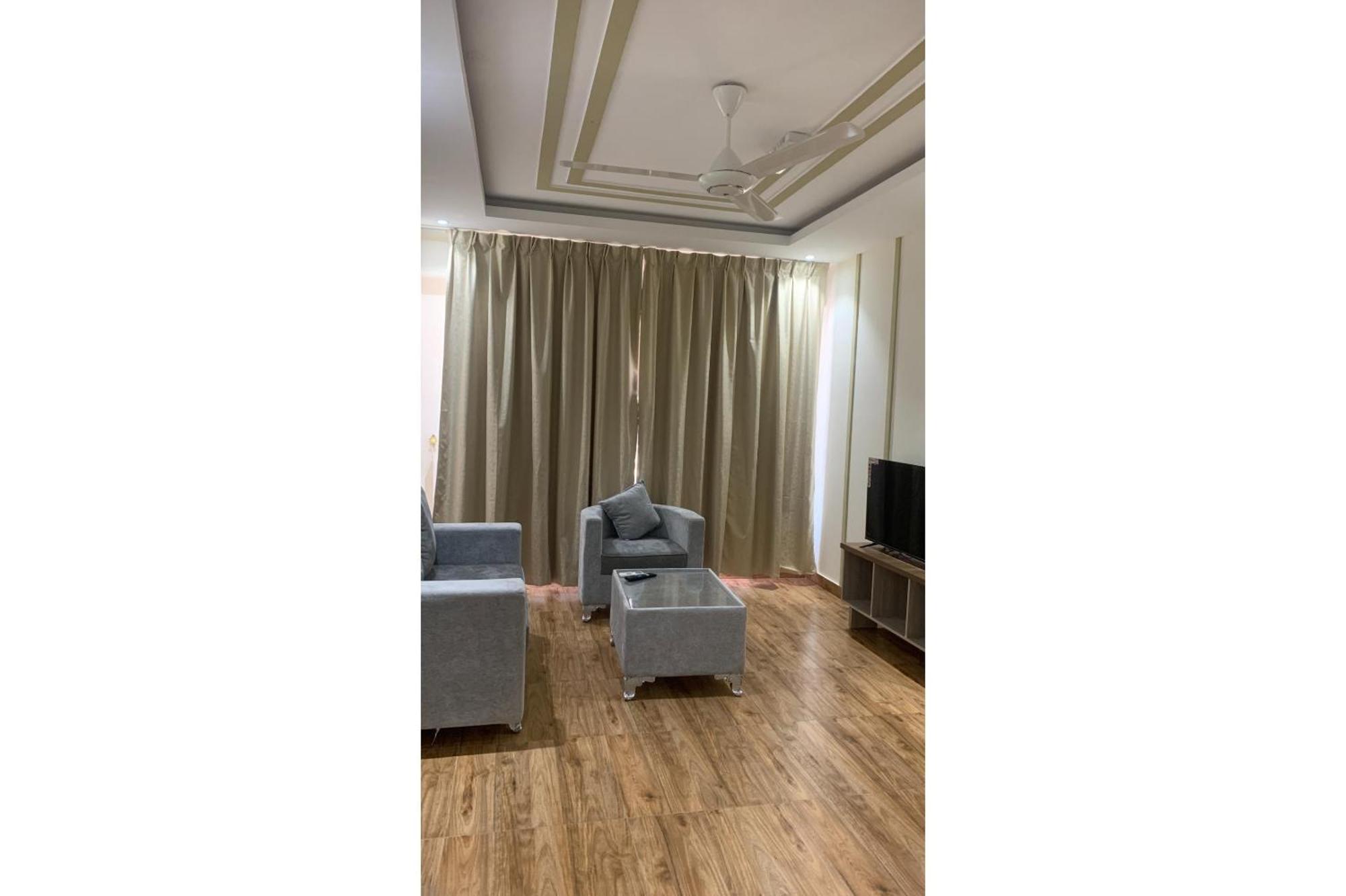Oyo Townhouse 156 Rose Hotel Masqat
